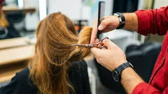 Una volta al mese o una volta a stagione: quale frequenza di taglio preserva davvero la lunghezza?