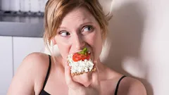 Perché si ha sempre voglia di fare spuntini: i nutrizionisti hanno individuato 5 cause principali