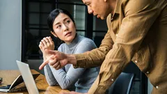 Ti distruggerà la carriera: 10 segnali di un pessimo capo di cui non fidarti