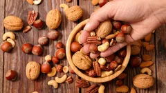 Quando è meglio mangiare frutta secca per avere energia e dimagrire: la risposta degli esperti