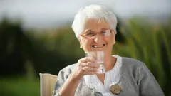 Gli esperti hanno indicato la migliore abitudine mattutina per le persone oltre i 50 anni